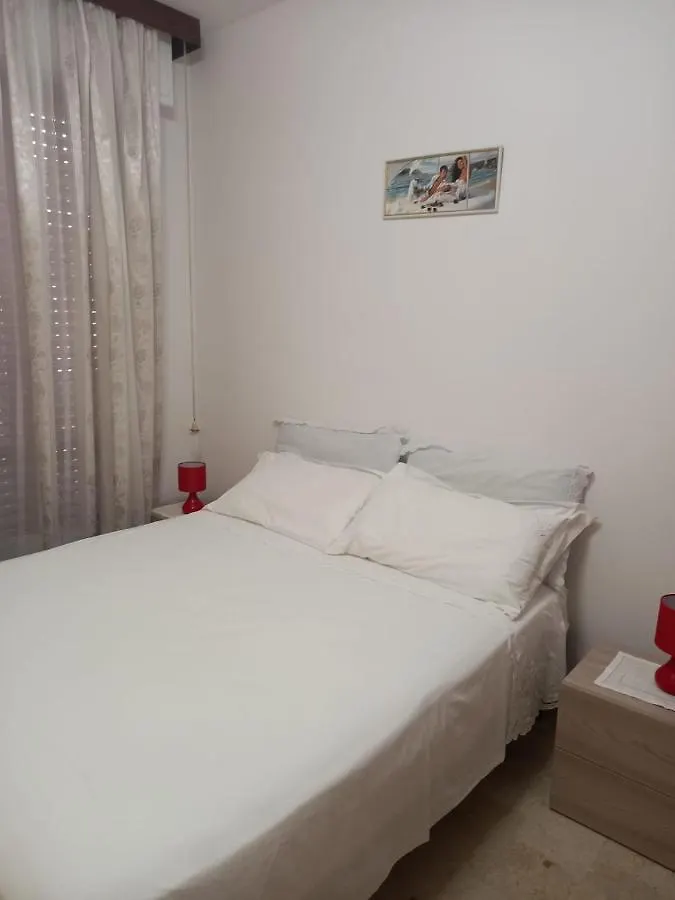 Alloggio Annamaria Apartment San Bartolomeo Al Mare Italy